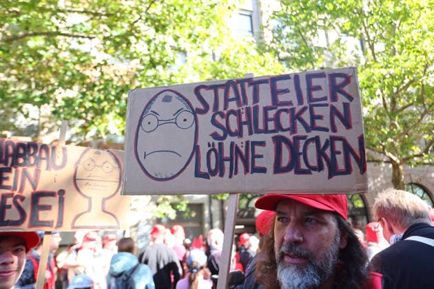 September 26, 2026, Nuremberg, Bayern, Germany: Demonstration against the labor reform in Nuremberg , Bayern , Germany . September 26th, 2026 Nuremberg Germany - ZUMAe140 20260926_zip_e140_016 Copyright: xDavidexEliasx