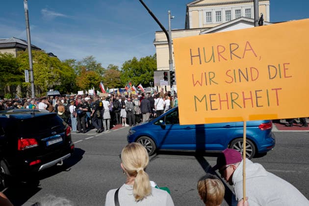 Reichsbürger Treffen 26.09.2026 Aufzug durch Darmstadt Innenstadt mit Fahnen und historischen Symbolen beabsichtigen Teilnehmer des Reichsbürger Treffen trotz Gegendemonstrationen und Auflagen hier Kundgebung auf dem Karolinenplatz Darmstadt Hessen Deutschland