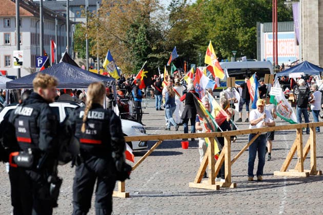 Reichsbürger Treffen 26.09.2026 Aufzug durch Darmstadt Innenstadt mit Fahnen und historischen Symbolen beabsichtigen Teilnehmer des Reichsbürger Treffen trotz Gegendemonstrationen und Auflagen hier Kundgebung auf dem Karolinenplatz Darmstadt Hessen Deutschland