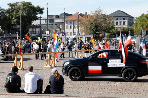 Reichsbürger Treffen 26.09.2026 Aufzug durch Darmstadt Innenstadt mit Fahnen und historischen Symbolen beabsichtigen Teilnehmer des Reichsbürger Treffen trotz Gegendemonstrationen und Auflagen hier Kundgebung auf dem Karolinenplatz Darmstadt Hessen Deutschland