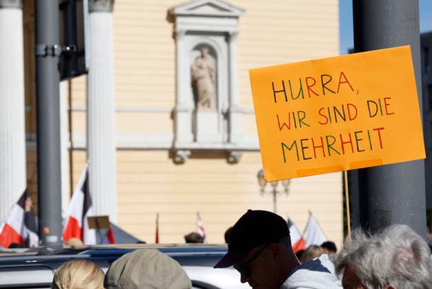 Reichsbürger Treffen 26.09.2026 Aufzug durch Darmstadt Innenstadt mit Fahnen und historischen Symbolen beabsichtigen Teilnehmer des Reichsbürger Treffen trotz Gegendemonstrationen und Auflagen hier Kundgebung auf dem Karolinenplatz Darmstadt Hessen Deutschland