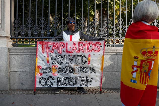 September 26, 2026, Madrid, Community Of Madrid, Spain: Thousands of demonstrators march through central Madrid during the II Marcha por la Dignidad (II March for Dignity) in support of the autonomous city of Ceuta on Saturday, September 26, 2026, in Madrid, Spain. Organized by civil society platforms, the mobilization primarily focused on defending the Spanish borders in North Africa following a wave of irregular migration. The protests were triggered by the border breaches registered on July 30 and 31, 2026, when mass attempts were made to enter the Spanish enclave. As a secondary demand, protesters called for the immediate scheduling of general elections, criticizing the national government s handling of the migration crisis and border - ZUMAo127 20260926_zep_o127_006 Copyright: xHugoxOrtunox