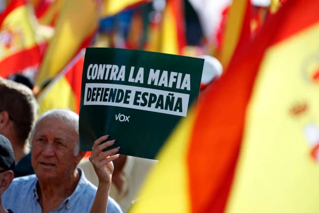 September 26, 2026, Madrid, Community Of Madrid, Spain: Thousands of demonstrators march through central Madrid during the II Marcha por la Dignidad (II March for Dignity) in support of the autonomous city of Ceuta on Saturday, September 26, 2026, in Madrid, Spain. Organized by civil society platforms, the mobilization primarily focused on defending the Spanish borders in North Africa following a wave of irregular migration. The protests were triggered by the border breaches registered on July 30 and 31, 2026, when mass attempts were made to enter the Spanish enclave. As a secondary demand, protesters called for the immediate scheduling of general elections, criticizing the national government s handling of the migration crisis and border - ZUMAo127 20260926_zep_o127_019 Copyright: xHugoxOrtunox