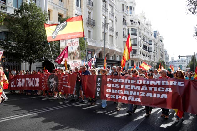 September 26, 2026, Madrid, Community Of Madrid, Spain: Thousands of demonstrators march through central Madrid during the II Marcha por la Dignidad (II March for Dignity) in support of the autonomous city of Ceuta on Saturday, September 26, 2026, in Madrid, Spain. Organized by civil society platforms, the mobilization primarily focused on defending the Spanish borders in North Africa following a wave of irregular migration. The protests were triggered by the border breaches registered on July 30 and 31, 2026, when mass attempts were made to enter the Spanish enclave. As a secondary demand, protesters called for the immediate scheduling of general elections, criticizing the national government s handling of the migration crisis and border - ZUMAo127 20260926_zep_o127_022 Copyright: xHugoxOrtunox