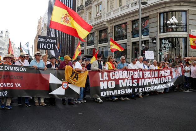 September 26, 2026, Madrid, Community Of Madrid, Spain: Thousands of demonstrators march through central Madrid during the II Marcha por la Dignidad (II March for Dignity) in support of the autonomous city of Ceuta on Saturday, September 26, 2026, in Madrid, Spain. Organized by civil society platforms, the mobilization primarily focused on defending the Spanish borders in North Africa following a wave of irregular migration. The protests were triggered by the border breaches registered on July 30 and 31, 2026, when mass attempts were made to enter the Spanish enclave. As a secondary demand, protesters called for the immediate scheduling of general elections, criticizing the national government s handling of the migration crisis and border - ZUMAo127 20260926_zep_o127_027 Copyright: xHugoxOrtunox