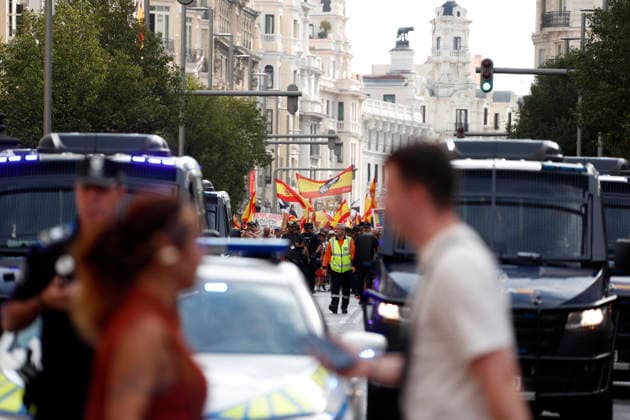 September 26, 2026, Madrid, Community Of Madrid, Spain: Thousands of demonstrators march through central Madrid during the II Marcha por la Dignidad (II March for Dignity) in support of the autonomous city of Ceuta on Saturday, September 26, 2026, in Madrid, Spain. Organized by civil society platforms, the mobilization primarily focused on defending the Spanish borders in North Africa following a wave of irregular migration. The protests were triggered by the border breaches registered on July 30 and 31, 2026, when mass attempts were made to enter the Spanish enclave. As a secondary demand, protesters called for the immediate scheduling of general elections, criticizing the national government s handling of the migration crisis and border - ZUMAo127 20260926_zep_o127_029 Copyright: xHugoxOrtunox