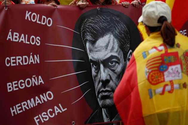 September 26, 2026, Madrid, Community Of Madrid, Spain: Thousands of demonstrators march through central Madrid during the II Marcha por la Dignidad (II March for Dignity) in support of the autonomous city of Ceuta on Saturday, September 26, 2026, in Madrid, Spain. Organized by civil society platforms, the mobilization primarily focused on defending the Spanish borders in North Africa following a wave of irregular migration. The protests were triggered by the border breaches registered on July 30 and 31, 2026, when mass attempts were made to enter the Spanish enclave. As a secondary demand, protesters called for the immediate scheduling of general elections, criticizing the national government s handling of the migration crisis and border - ZUMAo127 20260926_zep_o127_032 Copyright: xHugoxOrtunox