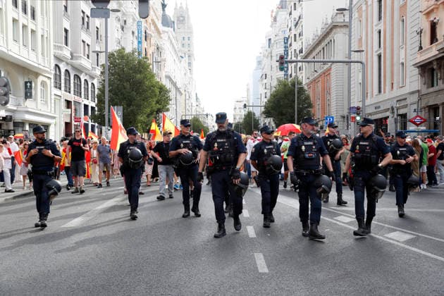 September 26, 2026, Madrid, Community Of Madrid, Spain: Thousands of demonstrators march through central Madrid during the II Marcha por la Dignidad (II March for Dignity) in support of the autonomous city of Ceuta on Saturday, September 26, 2026, in Madrid, Spain. Organized by civil society platforms, the mobilization primarily focused on defending the Spanish borders in North Africa following a wave of irregular migration. The protests were triggered by the border breaches registered on July 30 and 31, 2026, when mass attempts were made to enter the Spanish enclave. As a secondary demand, protesters called for the immediate scheduling of general elections, criticizing the national government s handling of the migration crisis and border - ZUMAo127 20260926_zep_o127_034 Copyright: xHugoxOrtunox
