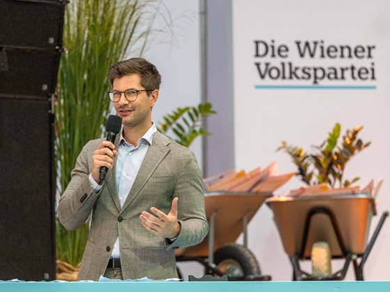 2026-09-26-ÖVP-Zukunftskongress-005 Abgeordneter zum Wiener Landtag und Gemeinderat Mayer Lorenz (ÖVP) am 26. September 2026 beim Zukunftskongress der Wiener Volkspartei im Platinum im UNIQA Tower in Wien, Wien, Österreich.