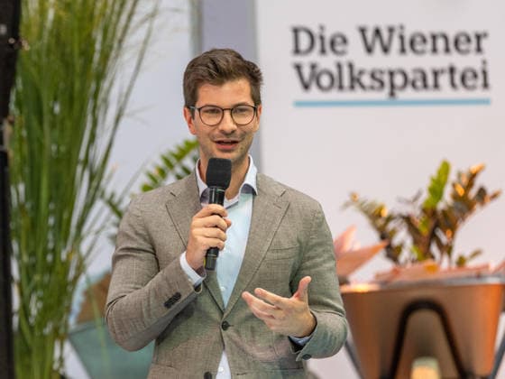 2026-09-26-ÖVP-Zukunftskongress-006 Abgeordneter zum Wiener Landtag und Gemeinderat Mayer Lorenz (ÖVP) am 26. September 2026 beim Zukunftskongress der Wiener Volkspartei im Platinum im UNIQA Tower in Wien, Wien, Österreich.