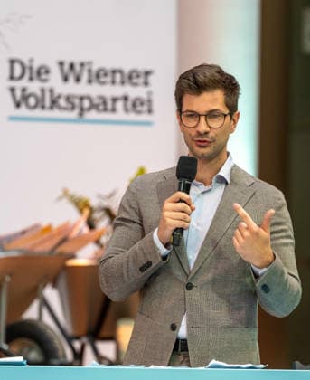 2026-09-26-ÖVP-Zukunftskongress-010 Abgeordneter zum Wiener Landtag und Gemeinderat Mayer Lorenz (ÖVP) am 26. September 2026 beim Zukunftskongress der Wiener Volkspartei im Platinum im UNIQA Tower in Wien, Wien, Österreich.