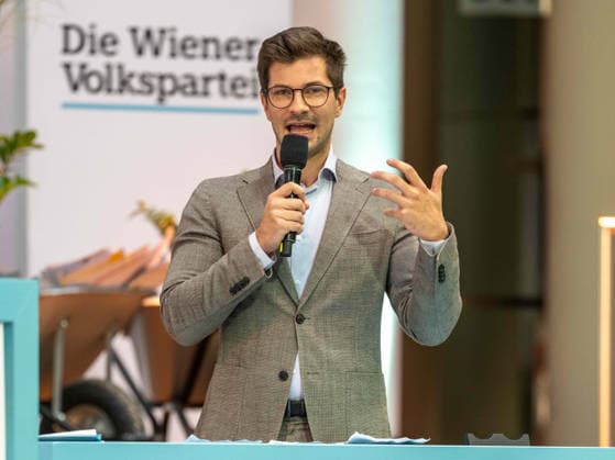 2026-09-26-ÖVP-Zukunftskongress-011 Abgeordneter zum Wiener Landtag und Gemeinderat Mayer Lorenz (ÖVP) am 26. September 2026 beim Zukunftskongress der Wiener Volkspartei im Platinum im UNIQA Tower in Wien, Wien, Österreich.