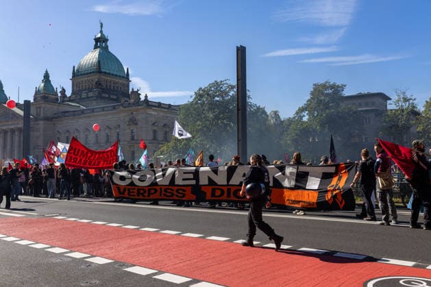 September 26, 2026, Leipzig, Saxony, Germany: Demonstrators participate in an Unko¼rzbar rally in Leipzig, Germany, on September 26, 2026, protesting cuts to social services and criticizing government spending priorities. Among the signs displayed during the demonstration were messages opposing increased investment in the arms industry and criticizing the Covenant military technology project in Leipzig. Protesters carried banners and placards calling for greater investment in social services and addressing issues including public spending, employment, pensions, healthcare and military expenditure. The demonstration took place in central Leipzig as part of the wider Unko¼rzbar campaign against cuts to social services. Leipzig Germany - ZUMAc291 20260926_zip_c291_012 Copyright: xMariaxCastrox