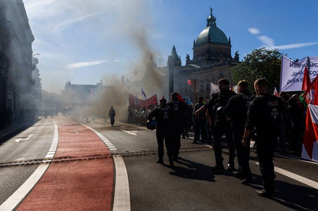 September 26, 2026, Leipzig, Saxony, Germany: Demonstrators participate in an Unko¼rzbar rally in Leipzig, Germany, on September 26, 2026, protesting cuts to social services and calling for the protection of social welfare and public services. The demonstration brought together protesters carrying banners, placards and flags as they marched through the city. Speakers and participants addressed issues including social welfare, public spending, employment, pensions, healthcare and the future of public services. The rally was part of the Unko¼rzbar campaign, which mobilizes against cuts to social services and public-sector provision in Germany. Leipzig Germany - ZUMAc291 20260926_zip_c291_013 Copyright: xMariaxCastrox