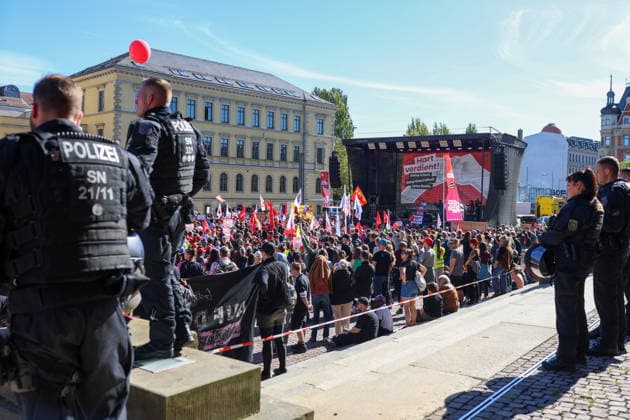 September 26, 2026, Leipzig, Saxony, Germany: Demonstrators participate in an Unko¼rzbar rally in Leipzig, Germany, on September 26, 2026, protesting cuts to social services and calling for the protection of social welfare and public services. The demonstration brought together protesters carrying banners, placards and flags as they marched through the city. Speakers and participants addressed issues including social welfare, public spending, employment, pensions, healthcare and the future of public services. The rally was part of the Unko¼rzbar campaign, which mobilizes against cuts to social services and public-sector provision in Germany. Leipzig Germany - ZUMAc291 20260926_zip_c291_006 Copyright: xMariaxCastrox