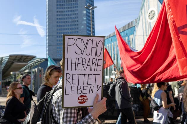 September 26, 2026, Leipzig, Saxony, Germany: Demonstrators participate in an UnkoÂ¼rzbar rally in Leipzig, Germany, on September 26, 2026, protesting cuts to social services and calling for the protection of social welfare and public services. The demonstration brought together protesters carrying banners, placards and flags as they marched through the city. Speakers and participants addressed issues including social welfare, public spending, employment, pensions, healthcare and the future of public services. The rally was part of the UnkoÂ¼rzbar campaign, which mobilizes against cuts to social services and public-sector provision in Germany. Leipzig Germany - ZUMAc291 20260926_zip_c291_015 Copyright: xMariaxCastrox