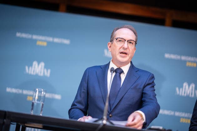 Alexander Dobrindt, deutscher Bundesminister des Innern, Auftaktstatement;2. Munich Migration Meeting Treffen der Europäischen Minister zur Umsetzung der Migrationswende, München Bayern Deutschland Hotel Bayerischer Hof