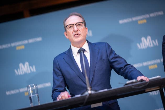 Alexander Dobrindt, deutscher Bundesminister des Innern, Auftaktstatement;2. Munich Migration Meeting Treffen der Europäischen Minister zur Umsetzung der Migrationswende, München Bayern Deutschland Hotel Bayerischer Hof