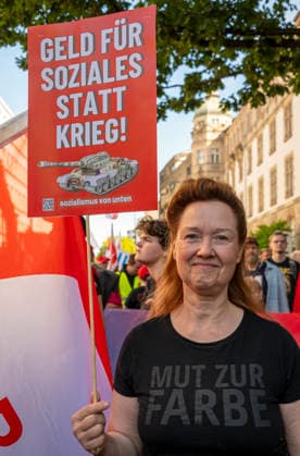 Sozialproteste des DGB EUR, Deutschland, Berlin, 26.09.2026: Es reicht für Alle und Merz muss weg! - Plakate , Transparente, Sprüche gegen den Sozialabbau der Bundesregierung. Sozialleistungen kürzen, Bundesweite Sozialproteste des DGB und seiner Mitgliedsgewerkschaften unter dem Motto Hart verdient! Deine Arbeit.Deine Gesundheit. Deine Rente.