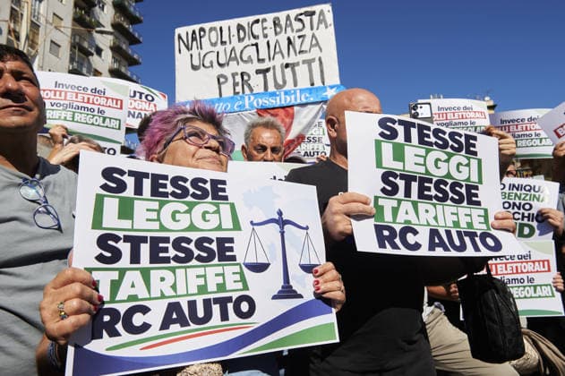 Protest over high gas prices and auto liability insurance in Italy NAPLES, ITALY - SEPTEMBER 26: People protest calling for more fairness in the auto liability insurance sector and concrete measures to address high gas prices in Naples, Italy, on September 26, 2026. In recent days, the national average price at the pump had reached 2.155 euros per litre for gasoline and 2.335 euros for diesel. On the highway network, prices had risen to 2.245 and 2.414 euros per litre, respectively, according to data from the Mimit Fuel Price Observatory. Eliano Imperato Anadolu Naples Italy. Editorial use only. Please get in touch for any other usage.  Copyright: x2026xAnadoluxElianoxImperatox