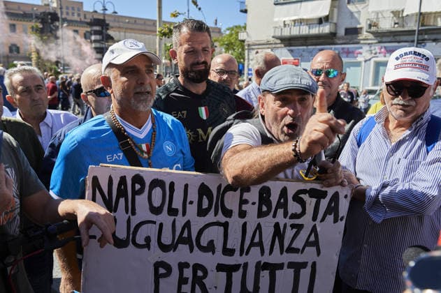 Protest over high gas prices and auto liability insurance in Italy NAPLES, ITALY - SEPTEMBER 26: People protest calling for more fairness in the auto liability insurance sector and concrete measures to address high gas prices in Naples, Italy, on September 26, 2026. In recent days, the national average price at the pump had reached 2.155 euros per litre for gasoline and 2.335 euros for diesel. On the highway network, prices had risen to 2.245 and 2.414 euros per litre, respectively, according to data from the Mimit Fuel Price Observatory. Eliano Imperato Anadolu Naples Italy. Editorial use only. Please get in touch for any other usage.  Copyright: x2026xAnadoluxElianoxImperatox