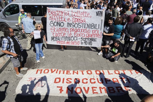 Protest over high gas prices and auto liability insurance in Italy NAPLES, ITALY - SEPTEMBER 26: People protest calling for more fairness in the auto liability insurance sector and concrete measures to address high gas prices in Naples, Italy, on September 26, 2026. In recent days, the national average price at the pump had reached 2.155 euros per litre for gasoline and 2.335 euros for diesel. On the highway network, prices had risen to 2.245 and 2.414 euros per litre, respectively, according to data from the Mimit Fuel Price Observatory. Eliano Imperato Anadolu Naples Italy. Editorial use only. Please get in touch for any other usage.  Copyright: x2026xAnadoluxElianoxImperatox