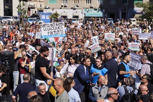 Protest over high gas prices and auto liability insurance in Italy NAPLES, ITALY - SEPTEMBER 26: People protest calling for more fairness in the auto liability insurance sector and concrete measures to address high gas prices in Naples, Italy, on September 26, 2026. In recent days, the national average price at the pump had reached 2.155 euros per litre for gasoline and 2.335 euros for diesel. On the highway network, prices had risen to 2.245 and 2.414 euros per litre, respectively, according to data from the Mimit Fuel Price Observatory. Eliano Imperato Anadolu Naples Italy. Editorial use only. Please get in touch for any other usage.  Copyright: x2026xAnadoluxElianoxImperatox