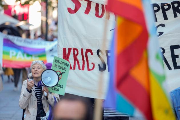 Felles aksjonsdag mot USA-baser i Norden Oslo 20260926. Freds- og solidaritetsorganisasjoner pa Jernbanetorget mot amerikanske militaerbaser i Norden lordag. Andre demonstrasjoner pagar bland annet Trondheim, Bergen og Tromso. Foto: Javad M. Parsa NTB Oslo Norge 2bwVtWtyU1k EDITORIAL USE ONLY Ref:_POL2bwVtWtyU1k.jpg Copyright: xJavadxM.xParsax xNTBx