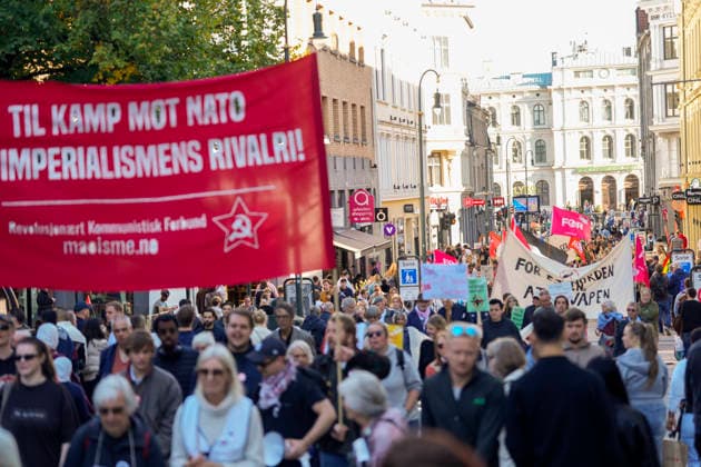 Felles aksjonsdag mot USA-baser i Norden Oslo 20260926. Freds- og solidaritetsorganisasjoner pa Jernbanetorget mot amerikanske militaerbaser i Norden lordag. Andre demonstrasjoner pagar bland annet Trondheim, Bergen og Tromso. Foto: Javad M. Parsa NTB Oslo Norge xP8mxbDENhw EDITORIAL USE ONLY Ref:_POLxP8mxbDENhw.jpg Copyright: xJavadxM.xParsax xNTBx