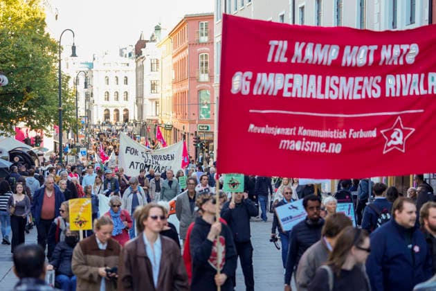 Felles aksjonsdag mot USA-baser i Norden Oslo 20260926. Freds- og solidaritetsorganisasjoner pa Jernbanetorget mot amerikanske militaerbaser i Norden lordag. Andre demonstrasjoner pagar bland annet Trondheim, Bergen og Tromso. Foto: Javad M. Parsa NTB Oslo Norge _pHkLZZAFvI EDITORIAL USE ONLY Ref:_POL_pHkLZZAFvI.jpg Copyright: xJavadxM.xParsax xNTBx