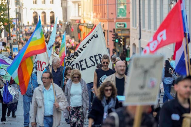 Felles aksjonsdag mot USA-baser i Norden Oslo 20260926. Freds- og solidaritetsorganisasjoner pa Jernbanetorget mot amerikanske militaerbaser i Norden lordag. Andre demonstrasjoner pagar bland annet Trondheim, Bergen og Tromso. Foto: Javad M. Parsa NTB Oslo Norge 6ed-fIQcvMg EDITORIAL USE ONLY Ref:_POL6ed-fIQcvMg.jpg Copyright: xJavadxM.xParsax xNTBx
