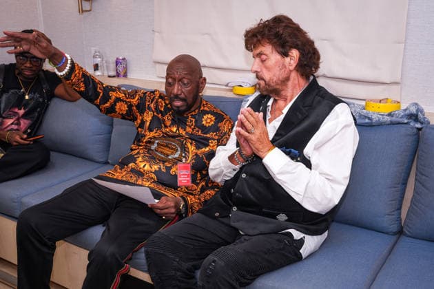 One805Live! benefit concert for first responders. Santa Barbara, Friday 25th September 2026. Motown legends, The Temptations with co-founder and original member Otis Williams catch up with musician and record producer Alan Parsons before performing at the One805Live! benefit concert with proceeds benefitting first responders of Santa Barbara County. Carpinteria, USA, Friday 25th September 2026., Credit:JERRY PEREZ Jerry Perez - B6464 Avalon  Copyright: xJERRYxPEREZx xJerryxPerezx-xB6464x xAvalonx 1138353598