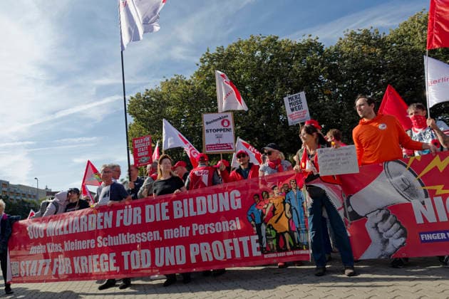 DGB-Demo gegen Sozialstaatsabbau 2026-09-26 Deutschland, Berlin Demonstration und Kundgebung vor dem Roten Rathaus im Rahmen des DGB-Aktionstages gegen Sozialstaatsabbau und Aufrüstung.