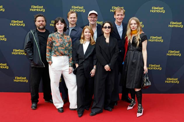 Sascha Gersack, Julia Goldberg, Sven Schelker, Karoline Schuch, Yorck Dippe, Almila Bagriacik, Lars Kraume und Lilith Stangenberg bei der Premiere des ARD-Krimis Tatort - Unter Freunden auf dem 34. Filmfest Hamburg 2026 im Cinemaxx Dammtor. Hamburg, 26.09.2026