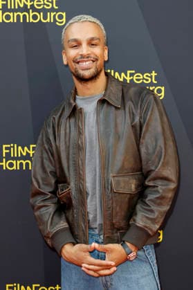 Charles Booz Jakob bei der Premiere der ZDFneo-Serie Nine to Five - Das Amt auf dem 34. Filmfest Hamburg 2026 im Cinemaxx Dammtor. Hamburg, 26.09.2026