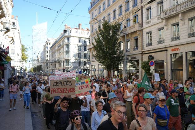 Climate and social justice march held in Lyon LYON, FRANCE - SEPTEMBER 26: Thousands of people take part in a march for climate, peace and social justice in Lyon, France, on September 26, 2026. The family-friendly procession sets off from Place Jean-Mace toward the banks of the Rhone. Organizers say nearly 10,000 people join the march, while the prefecture puts the figure at 5,000. Mathieu Prudhomme Anadolu Lyon France. Editorial use only. Please get in touch for any other usage.  Copyright: x2026xAnadoluxMathieuxPrudhommex