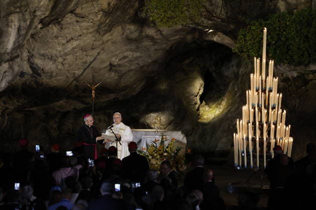 Visit to France of Pope Leo XIV – Prayer at Lourdes Sanctuary Pope Leo XIV pictured during a prayer at Grotto of Massabielle at the Lourdes sanctuary, southwestern France, on September 26, 2026. Pope Leo XIV makes a historic apostolic journey of four days to France scheduled for September 25 to 28, 2026. Photo by Margot Le Gonidec ABACAPRESS.COM Lourdes France  Copyright: xLexGonidecxMargot ABACAx