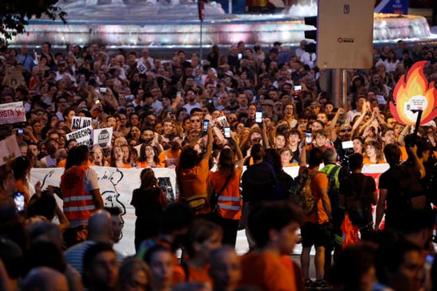 September 26, 2026, Madrid, Community Of Madrid, Spain: Thousands of demonstrators march through central Madrid to protest the recent eviction of Maricarmen Abascal, an 87-year-old disabled woman, and demand urgent housing rights on Saturday, September 26, 2026, in Madrid, Spain. Organized by the Sindicato de Inquilinas (Tenants Union) under the slogan Ni una Maricarmen moÂ¡s (Not one more Maricarmen), the mobilization gathered tens of thousands of people. Protesters marched from Puerta del Sol to the Congress of Deputies, calling for the immediate approval of a government Maricarmen decree to freeze rent prices, ensure indefinite contracts, and prohibit evictions without alternative housing. The event, which included a call for a perm - ZUMAo127 20260926_zep_o127_070 Copyright: xHugoxOrtunox