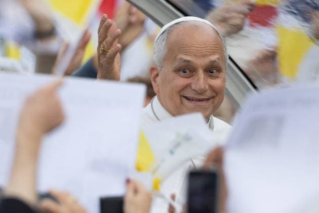 Pope Leo XIV Mass at Place de la Concorde - Paris RL Pope Leo XIV waves to the crowd from the Papamobile (popemobile) as he rides down the Champs-Elysees Avenue to arrive to celebrate a solemn outdoor mass at Place de la Concorde, central Paris, on September 26, 2026 on the second day of his visit to France. Pope Leo XIV celebrates an open-air mass for hundreds of thousands of believers on the Champs Elysees in Paris, after saying it was possible to live together in dignity and peace . Photo by Raphael Lafargue ABACAPRESS.COM Paris France  Copyright: xLafarguexRaphael ABACAx