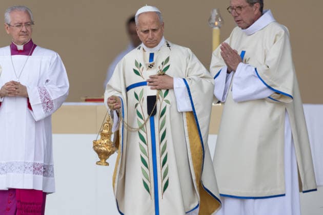 Pope Leo XIV Mass at Place de la Concorde - Paris RL Pope Leo XIV on stage to celebrate a solemn outdoor mass at Place de la Concorde, central Paris, on September 26, 2026 on the second day of his visit to France. Pope Leo XIV celebrates an open-air mass for hundreds of thousands of believers on the Champs Elysees in Paris, after saying it was possible to live together in dignity and peace . Photo by Raphael Lafargue ABACAPRESS.COM Paris France  Copyright: xLafarguexRaphael ABACAx