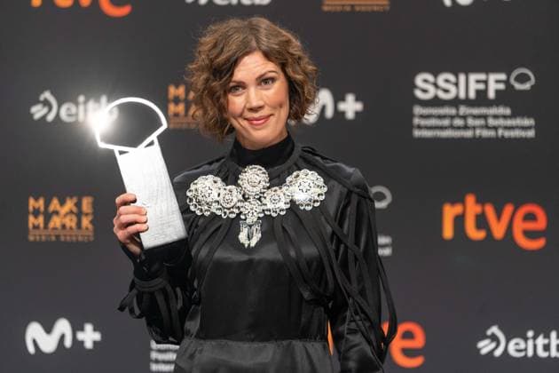 Entertainment Bilder des Tages #2 Tender Loving Care wins the Golden Shell at the 74th San Sebastian International Film Festival SAN SEBASTIAN, SPAIN - SEPTEMBER 26: The British film by director Mike Leigh has won the Golden Shell for Best Film Tender Loving Care , at the 74th San Sebastian International Film Festival in Spain on September 26, 2026. Its lead actress, Kate O Flynn, won the Silver Shell for Best Performance, and director Mike Leigh won the award for Best Screenplay. Javi Julio Anadolu San Sebastian Spain. Editorial use only. Please get in touch for any other usage.  Copyright: x2026xAnadoluxJavixJuliox