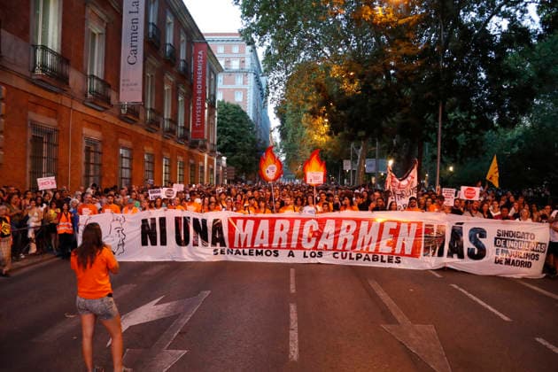 News Bilder des Tages #2 September 26, 2026, Madrid, Community Of Madrid, Spain: Thousands of demonstrators march through central Madrid to protest the recent eviction of Maricarmen Abascal, an 87-year-old disabled woman, and demand urgent housing rights on Saturday, September 26, 2026, in Madrid, Spain. Organized by the Sindicato de Inquilinas (Tenants Union) under the slogan Ni una Maricarmen moÂ¡s (Not one more Maricarmen), the mobilization gathered tens of thousands of people. Protesters marched from Puerta del Sol to the Congress of Deputies, calling for the immediate approval of a government Maricarmen decree to freeze rent prices, ensure indefinite contracts, and prohibit evictions without alternative housing. The event, which included a call for a perm - ZUMAo127 20260926_zep_o127_077 Copyright: xHugoxOrtunox