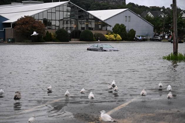 September 26, 2026, Edgewater, New Jersey, USA: A vehicle is seen submerged in flood waters in the parking lot of the Comfort Inn Edgewater on Hudson River during a nor easter storm in Edgewater, New Jersey, United States on Saturday, Sept. 26, 2026. Heavy rain and strong winds battered the northeastern United States as an unusually powerful autumn storm intensified, forcing the cancelation of hundreds of flights and leaving tens of thousands of people without power. New York, Boston and Philadelphia were all in the crosshairs of the Nor easter -- so labeled for its northeasterly winds -- as authorities warned of potential major flooding and road closures. Edgewater USA - ZUMAs197 20260926_aaa_s197_286 Copyright: xKylexMazzax