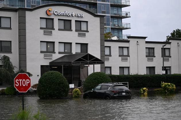 September 26, 2026, Edgewater, New Jersey, USA: A vehicle is seen submerged in flood waters in the parking lot of the Comfort Inn Edgewater on Hudson River during a nor easter storm in Edgewater, New Jersey, United States on Saturday, Sept. 26, 2026. Heavy rain and strong winds battered the northeastern United States as an unusually powerful autumn storm intensified, forcing the cancelation of hundreds of flights and leaving tens of thousands of people without power. New York, Boston and Philadelphia were all in the crosshairs of the Nor easter -- so labeled for its northeasterly winds -- as authorities warned of potential major flooding and road closures. Edgewater USA  - ZUMAs197 20260926_aaa_s197_294 Copyright: xKylexMazzax