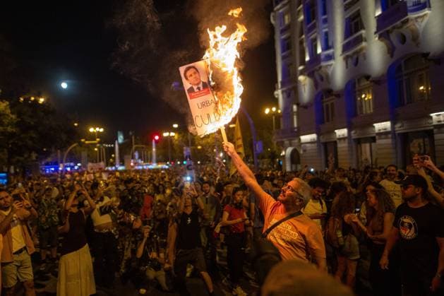 Thousands rally against housing crisis and evictions in Madrid MADRID, SPAIN, SEPTEMBER 26, 2026: Demonstrators march through central Madrid during a protest against the housing crisis and evictions, following the forced eviction earlier in the week of 87-year-old Maricarmen Abascal from her longtime home in the Spanish capital. Thousands joined the demonstration calling for stronger housing protections and measures against evictions. Madrid MADRID Spain Copyright: x xC.xCarvajalx xJNAxPressx