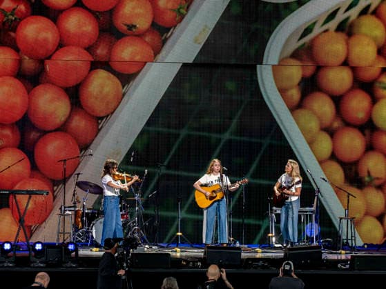 September 26, 2026, Virginia Beach, Virginia, USA: SARA WILKINS, SARAH JAROSZ and AOIFE ODONOVAN of the band IM WITH HER perform at Farm Aid 2026. Through music and family farm produced food, and farmer presentations, this annual festival shines a spotlight on the critical need for family farms to succeed. Virginia Beach USA  - ZUMAd155 20260926_znp_d155_010 Copyright: xSuexDorfmanx