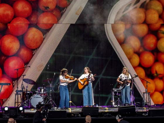 September 26, 2026, Virginia Beach, Virginia, USA: SARA WILKINS, SARAH JAROSZ and AOIFE ODONOVAN of the band IM WITH HER play at Farm Aid 2026. Through music and family farm produced food, and farmer presentations, this annual festival shines a spotlight on the critical need for family farms to succeed. Virginia Beach USA  - ZUMAd155 20260926_znp_d155_011 Copyright: xSuexDorfmanx