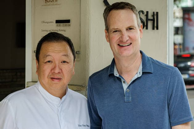 26.09.2026. Düsseldorf. (l-r): The Duc Ngo aus Berlin und Eric Riegger (ab 1. Okt. 2026 neuer CEO der METRO AG) bei der Düsseldorfer Chefs in Town. Düsseldorf Yoshi by Nagaya, Kreuzstraße Nordrhein-Westfalen Deutschland