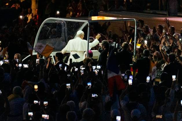The arrival of King Louis XIV in Lourdes. Pope Leo XIV is in Lourdes as a pilgrim, among pilgrims from all over the world. At this shrine, where the sick, the frail, and those who suffer take center stage, he wishes to inspire hope and faith. Having already visited twice in his youth, he returns to a place that has shaped his spiritual journey. Pope Leo XIV’s visit to France and UNESCO France, Lourdes, September 26, 2027. Photograph by Patricia Huchot Boissier Staface. Arrival of Leo XIV in Lourdes. Pope Leo XIV is in Lourdes as a pilgrim, among pilgrims from all over the world. At this shrine, where the sick, the vulnerable, and those who suffer take center stage, he wishes to inspire hope and faith. Having already visited twice in his yo Copyright: xPatriciaxHuchot-Boissierx xStarfacex STAR_459960_014