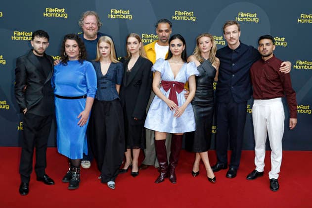 Entertainment Bilder des Tages #2 Sina Martens, Tamer Trasoglu, Bayan Layla, Jeanne Goursaud, Albrecht Schuch und Wael Alkhatib und Cast bei der Premiere der ARD-Serie Breitscheidplatz 19 12 auf dem 34. Filmfest Hamburg 2026 im Cinemaxx Dammtor. Hamburg, 26.09.2026